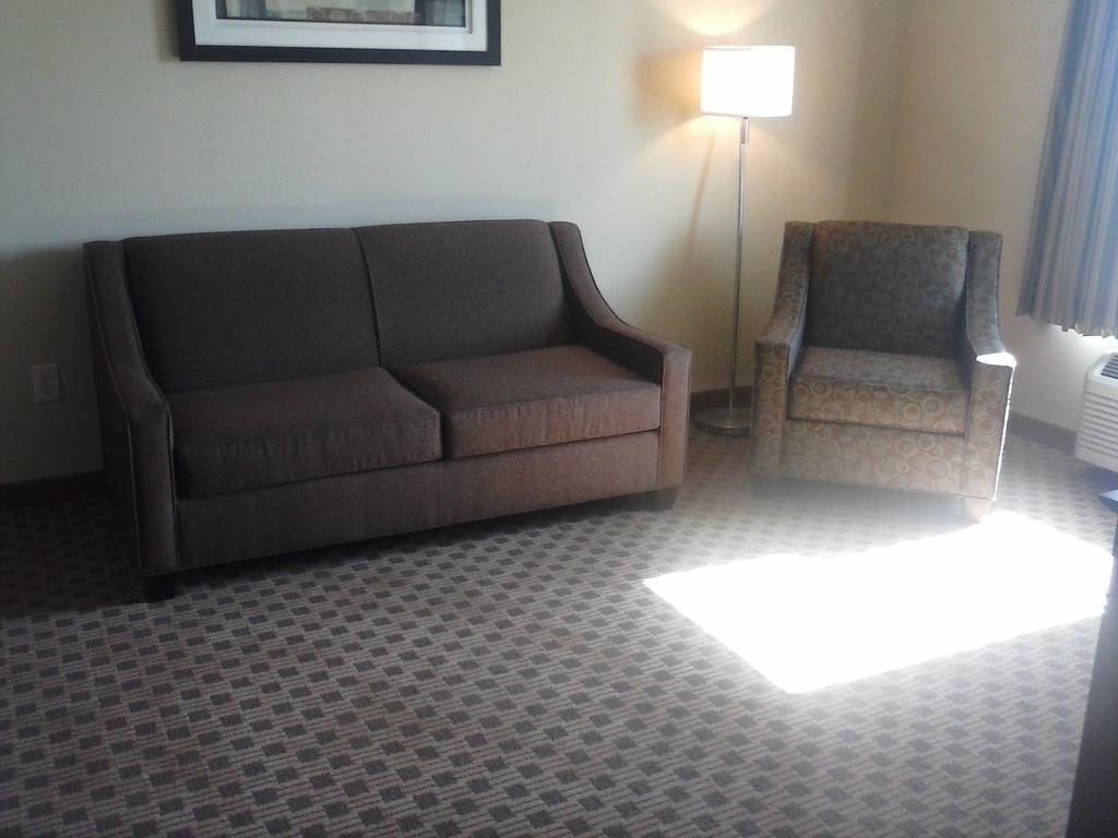 Cobblestone Inn & Suites - Avoca Exterior photo