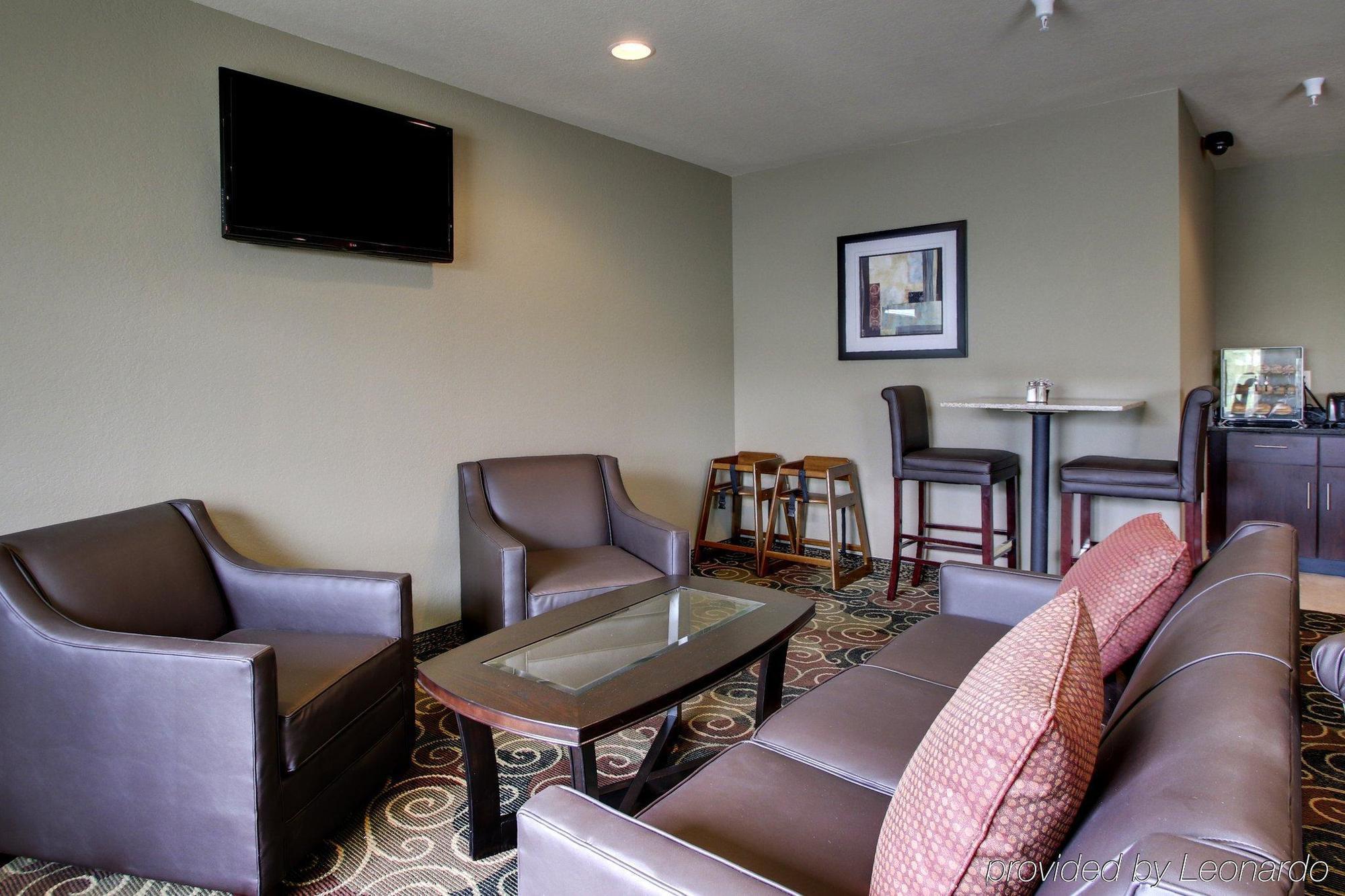 Cobblestone Inn & Suites - Avoca Exterior photo